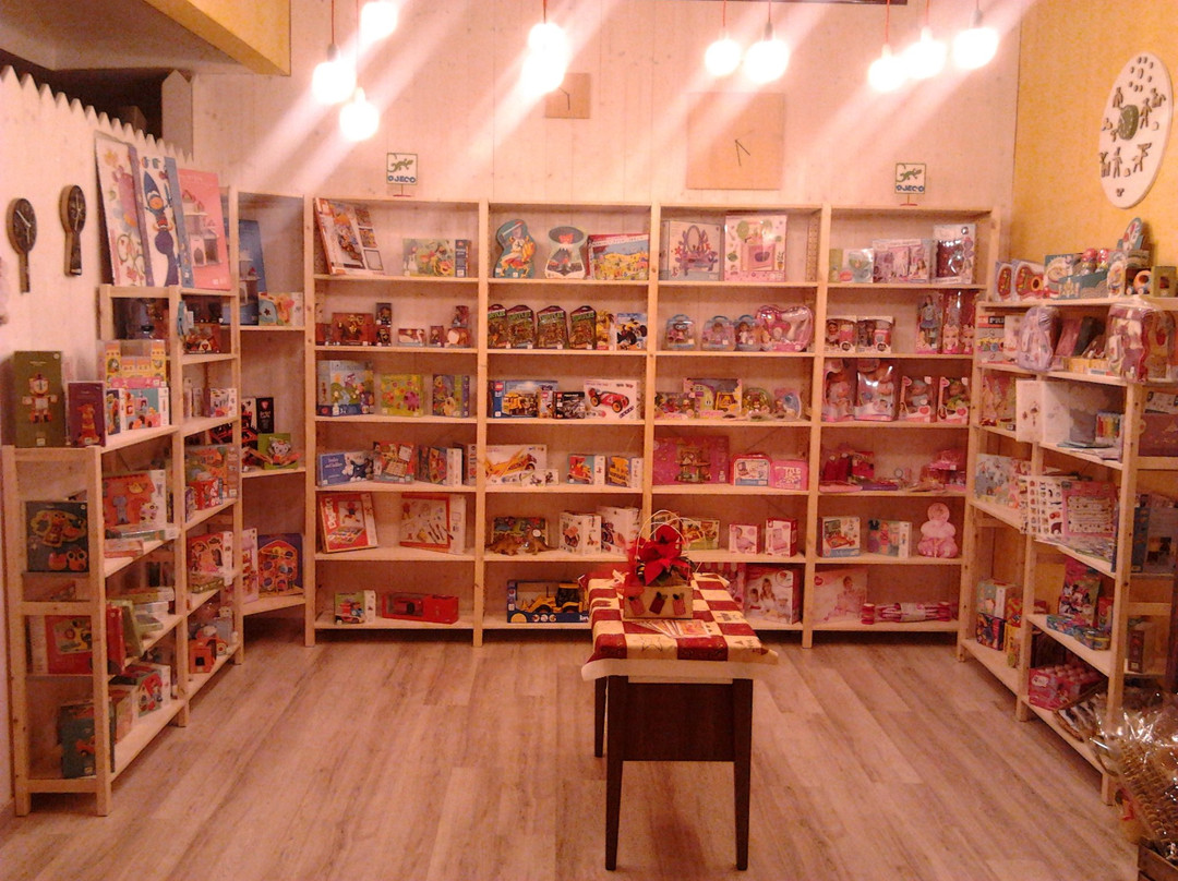 Cellamare旅游景点-Lampi di Legno!