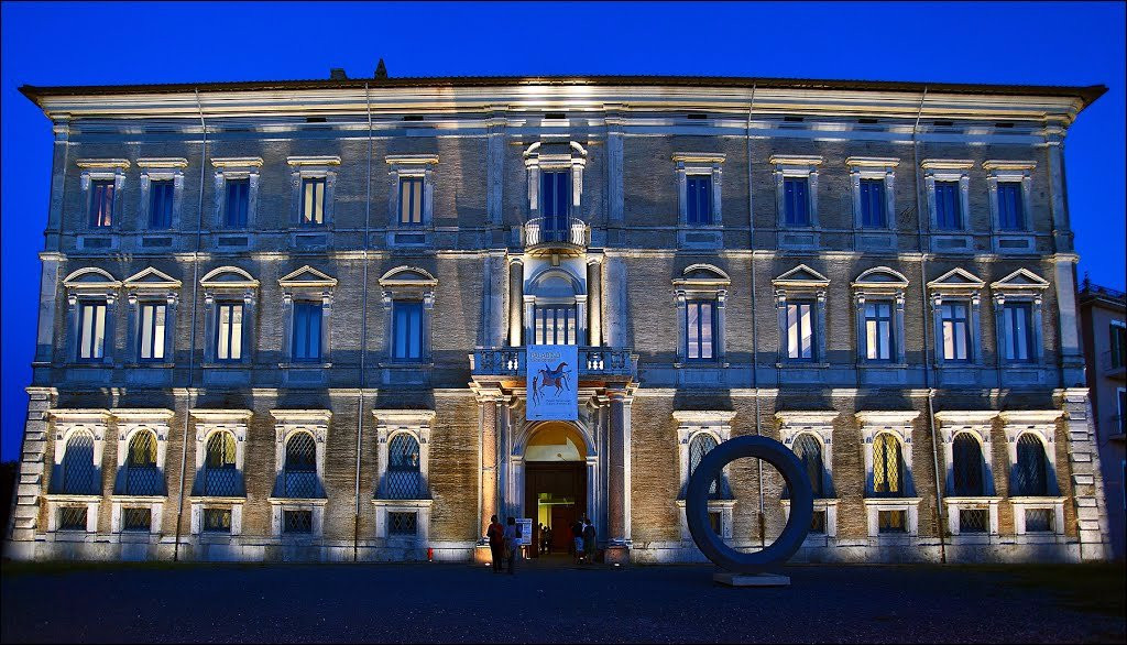 Poggi d'Oro旅游景点-Palazzo Sforza Cesarini
