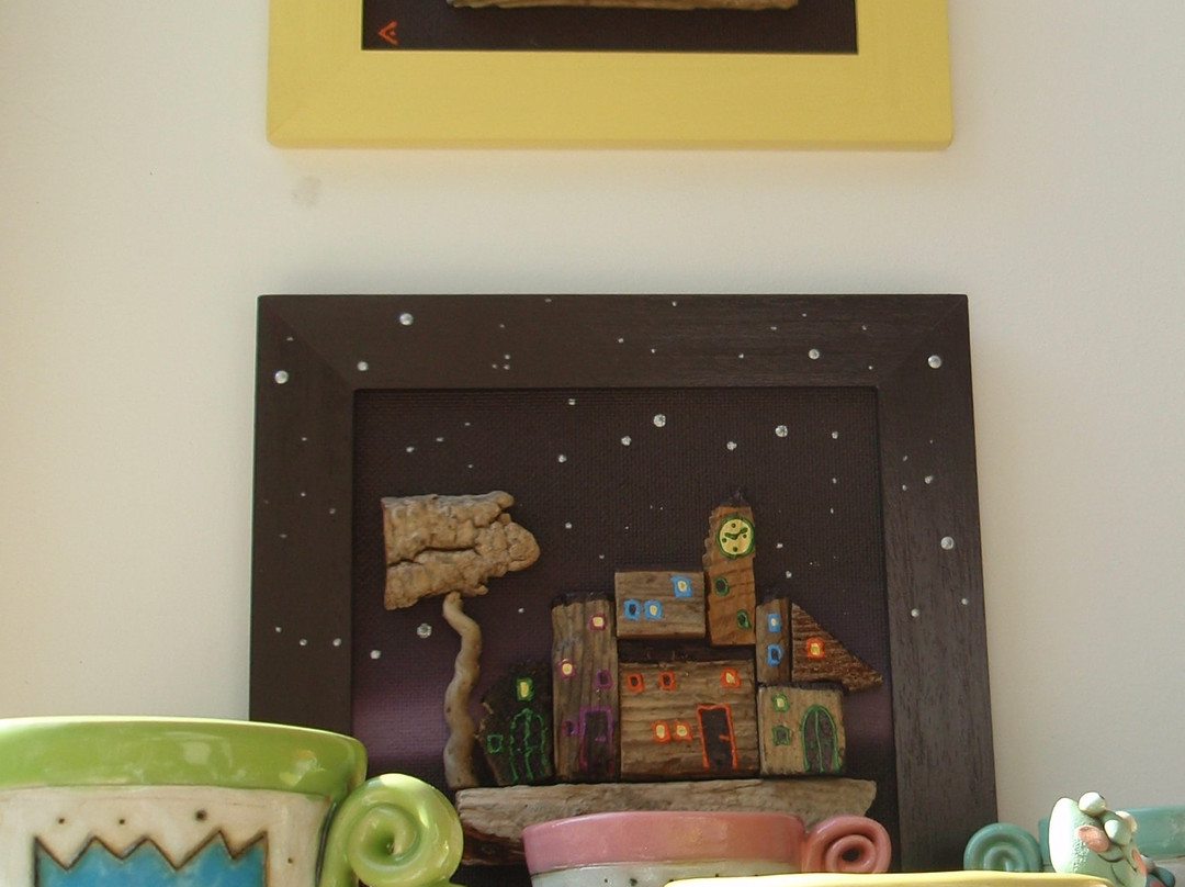 Local Books & Crafts Adamic-欧帕提亚必去景点