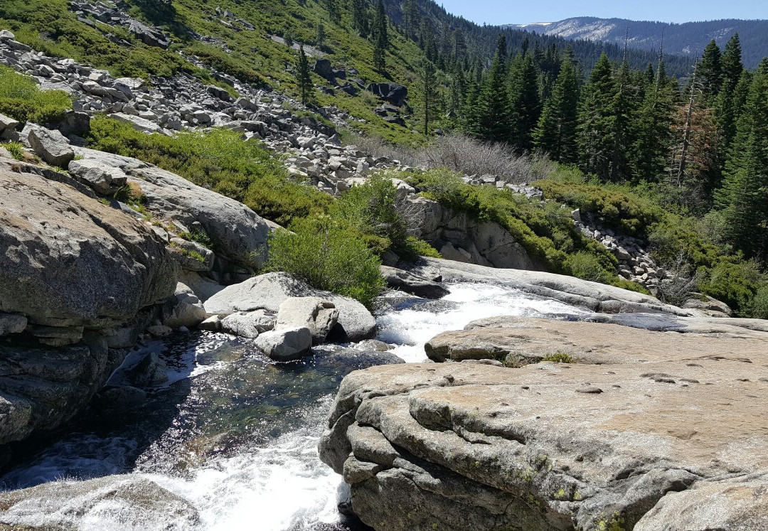 Horsetail Falls & Pyramid Creek景点图片
