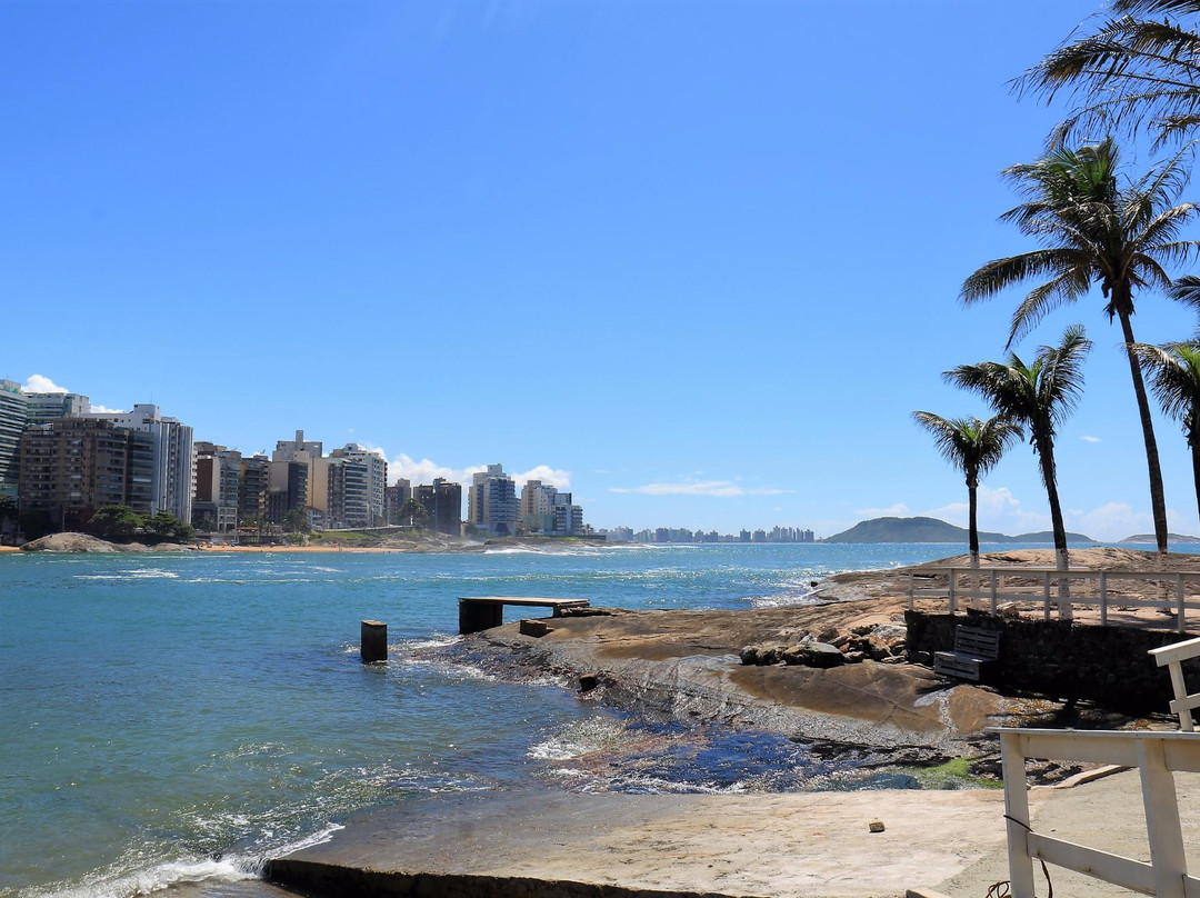 Praia do Meio景点图片