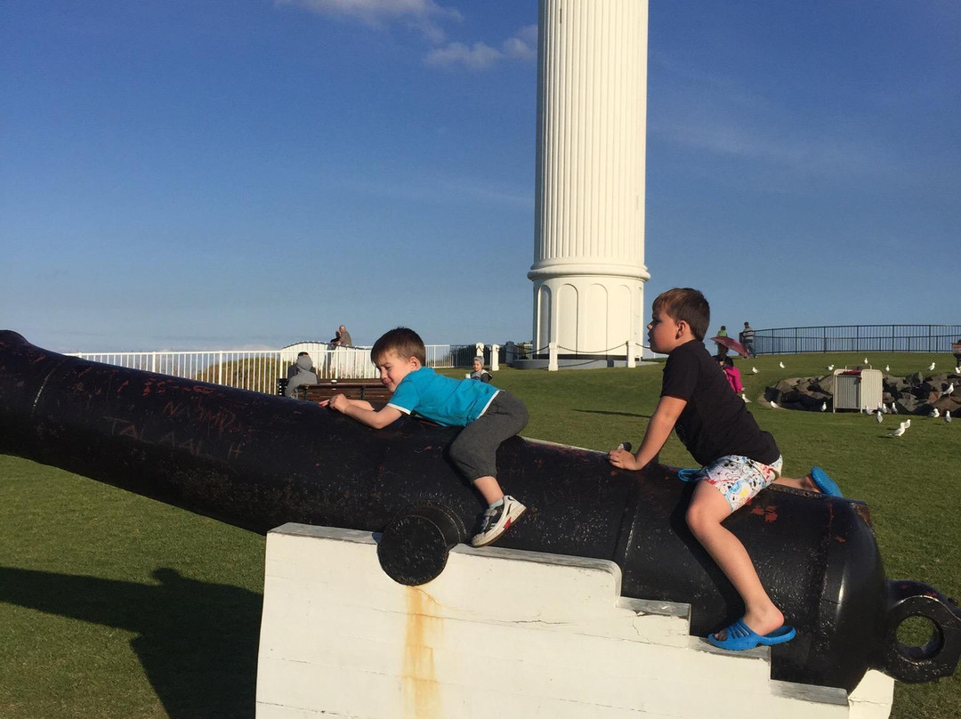 卧龙岗海港灯塔-卧龙岗市必去景点