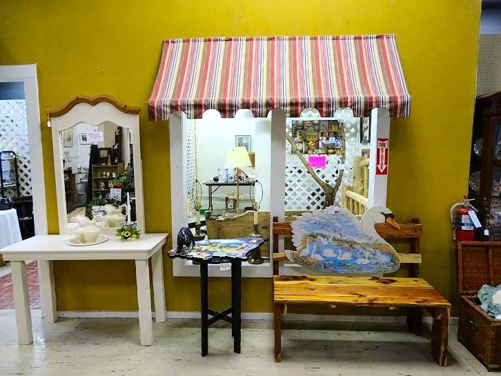 Salisbury Square Antiques & Collectibles景点图片