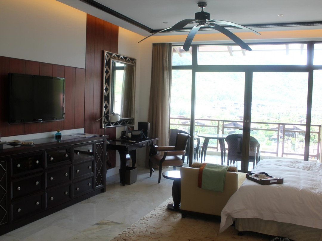 三亚亚龙湾瑞吉度假酒店主图