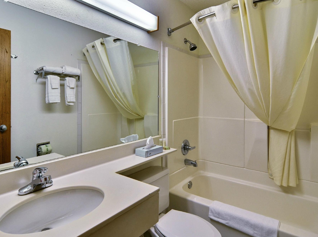 Super 8 by Wyndham Steubenville