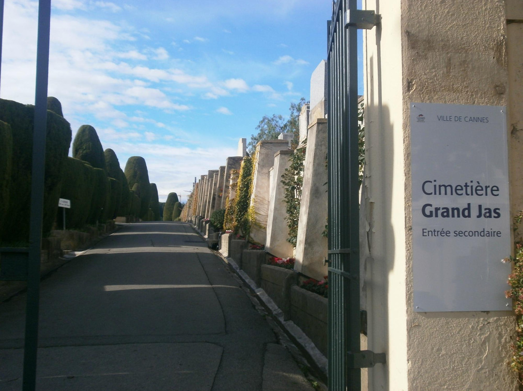 Cimetière du Grand Jas景点图片
