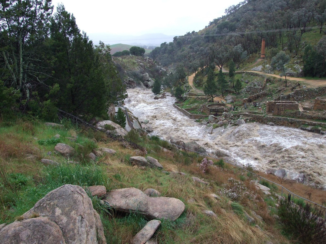 Adelong Falls Gold Mill Ruins景点图片