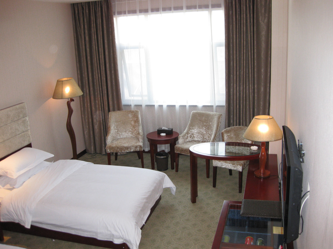 万盛大酒店主图