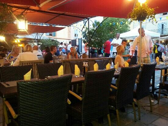 瓦尔博讷餐馆和美食-Terra Rossa