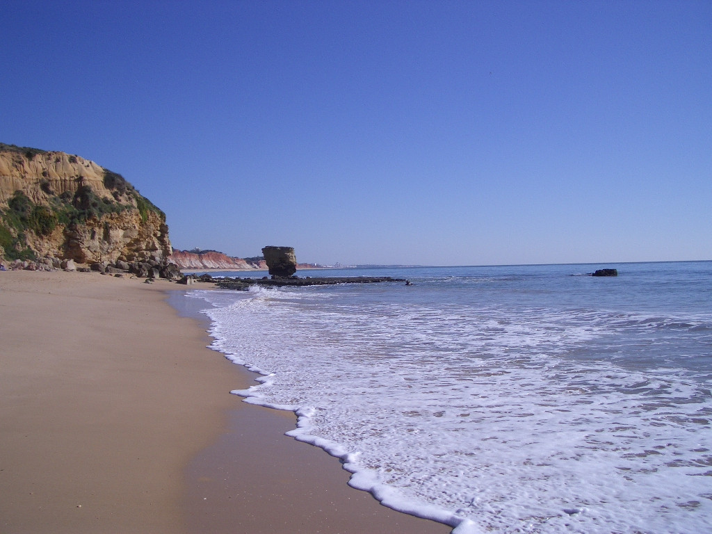 Praia dos Olhos de Água景点图片