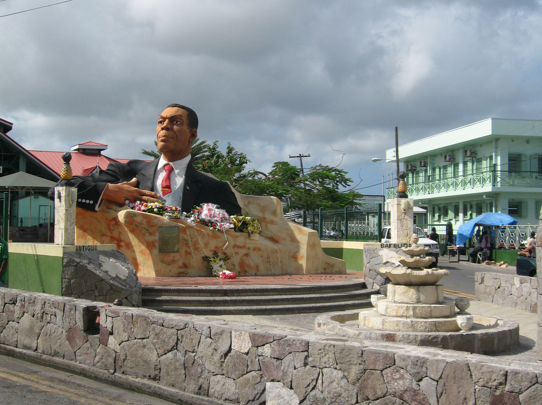 V C Bird Monument-圣 约翰必去景点