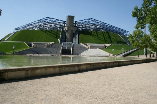 贝尔西体育馆-巴黎必去景点
