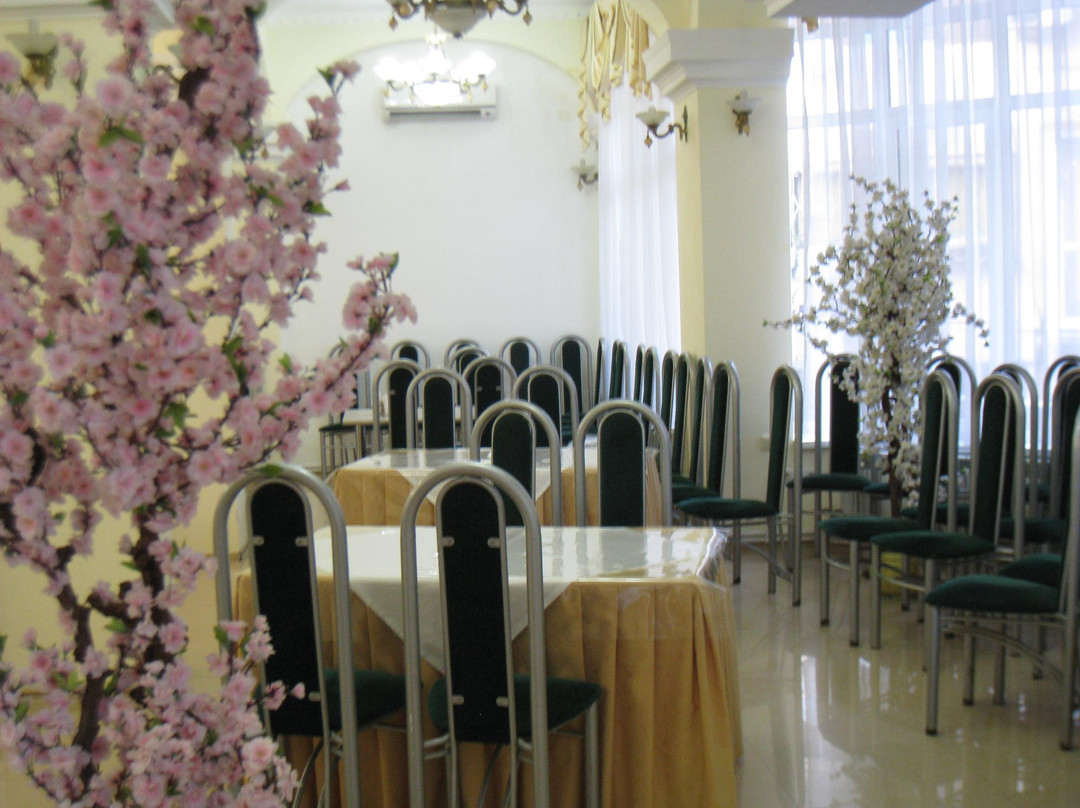 Uch-Dere餐馆和美食-Vesna