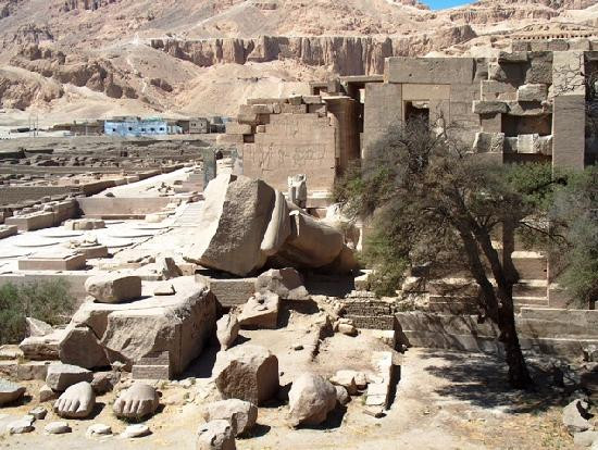 Ramesseum (Mortuary Temple of Ramses II)-卢克索必去景点