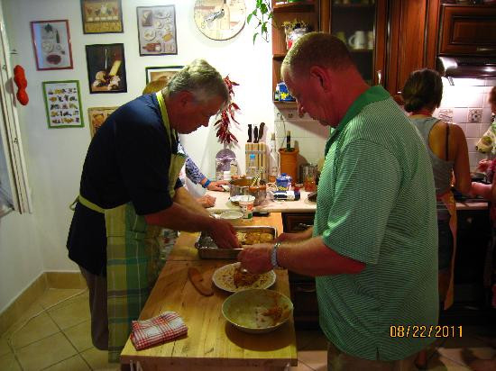 Culinary Hungary Home Cooking Class and Market Tour-布达佩斯必去景点