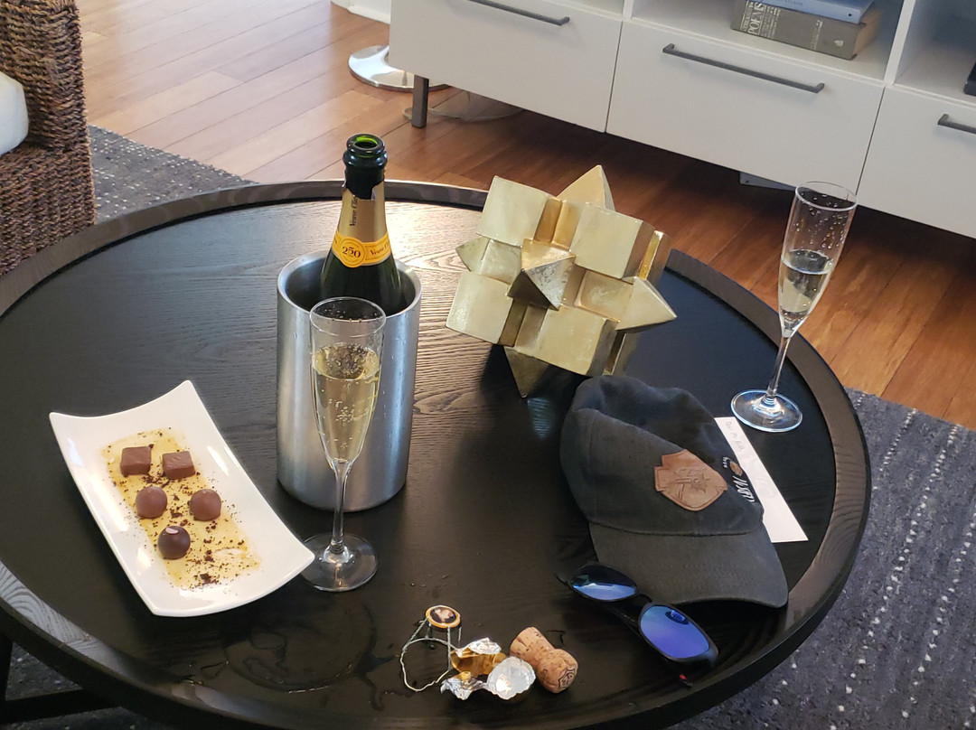 Forty 1⁰ North主图