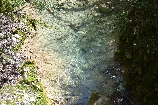 Chudo Krasotka Waterfall景点图片