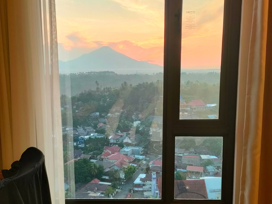 Luwansa Hotel and Convention Center Manado主图