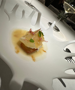 Glasswing Restaurant by Alexandru Simon餐厅图片