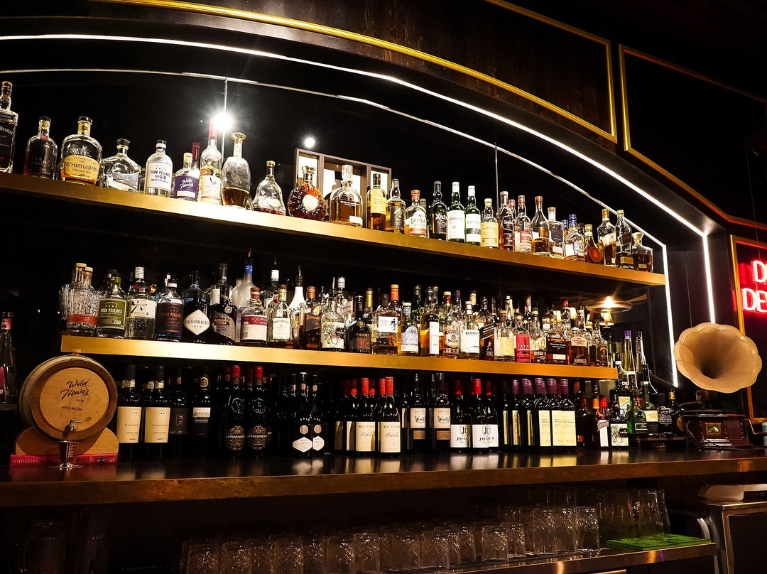 Den Devine Restaurant & Music Hall