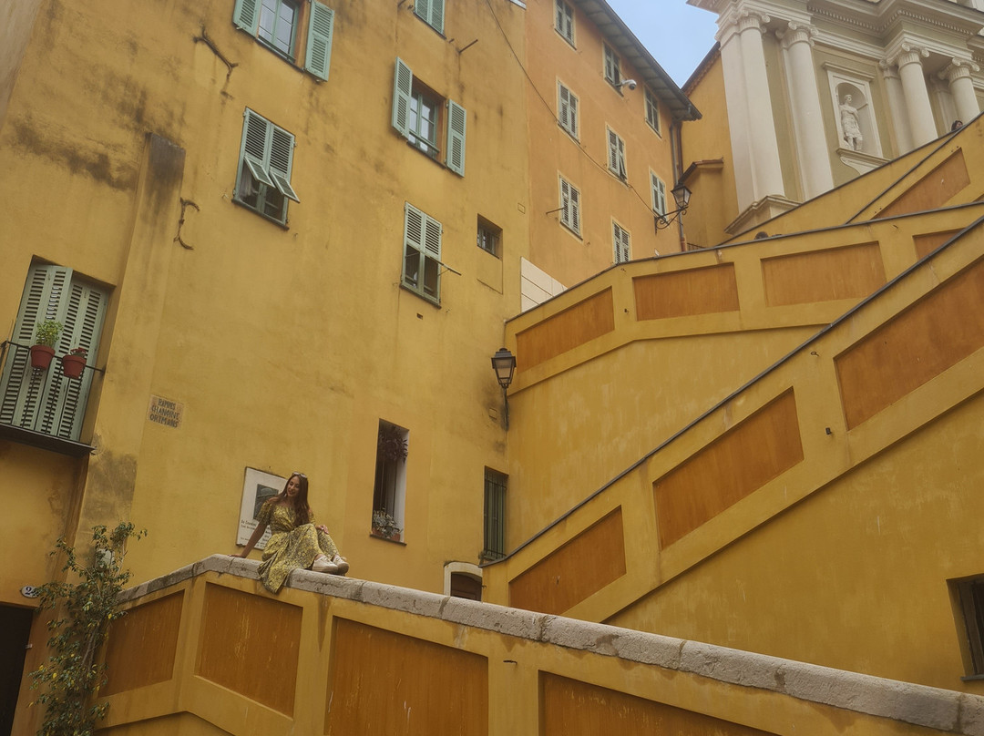 Live Harmony-芒通必去景点