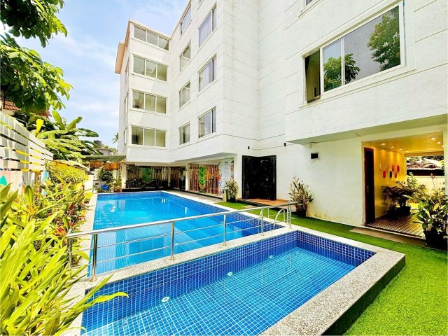 HUE GUH The Porto Candolim-泳池