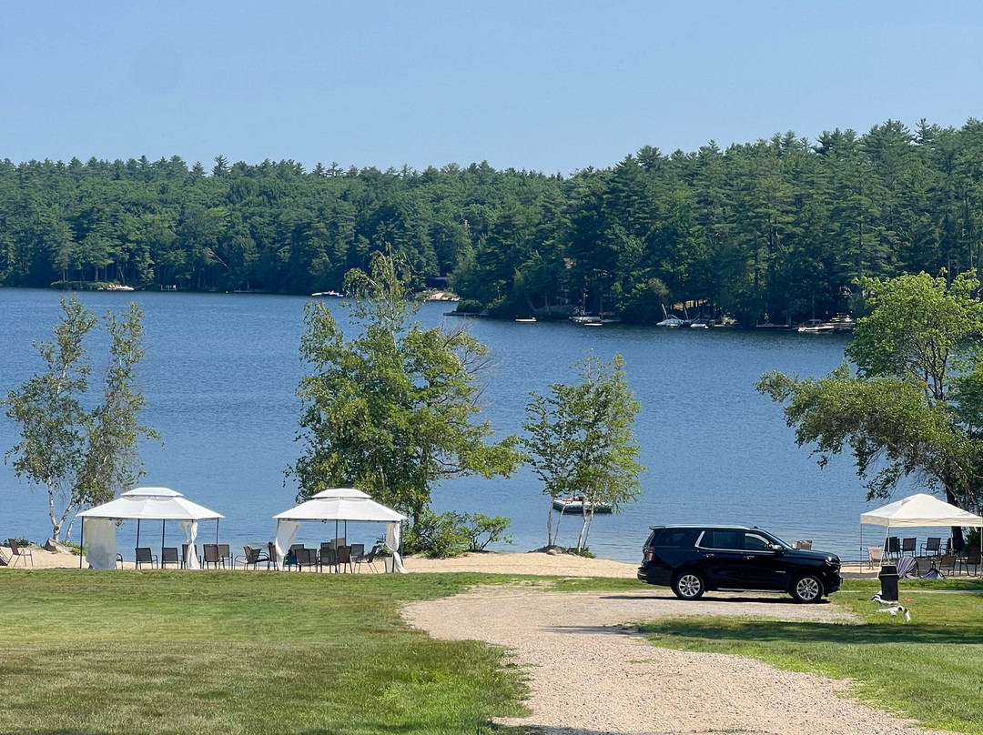 Crescent Lake Inn & Suites主图