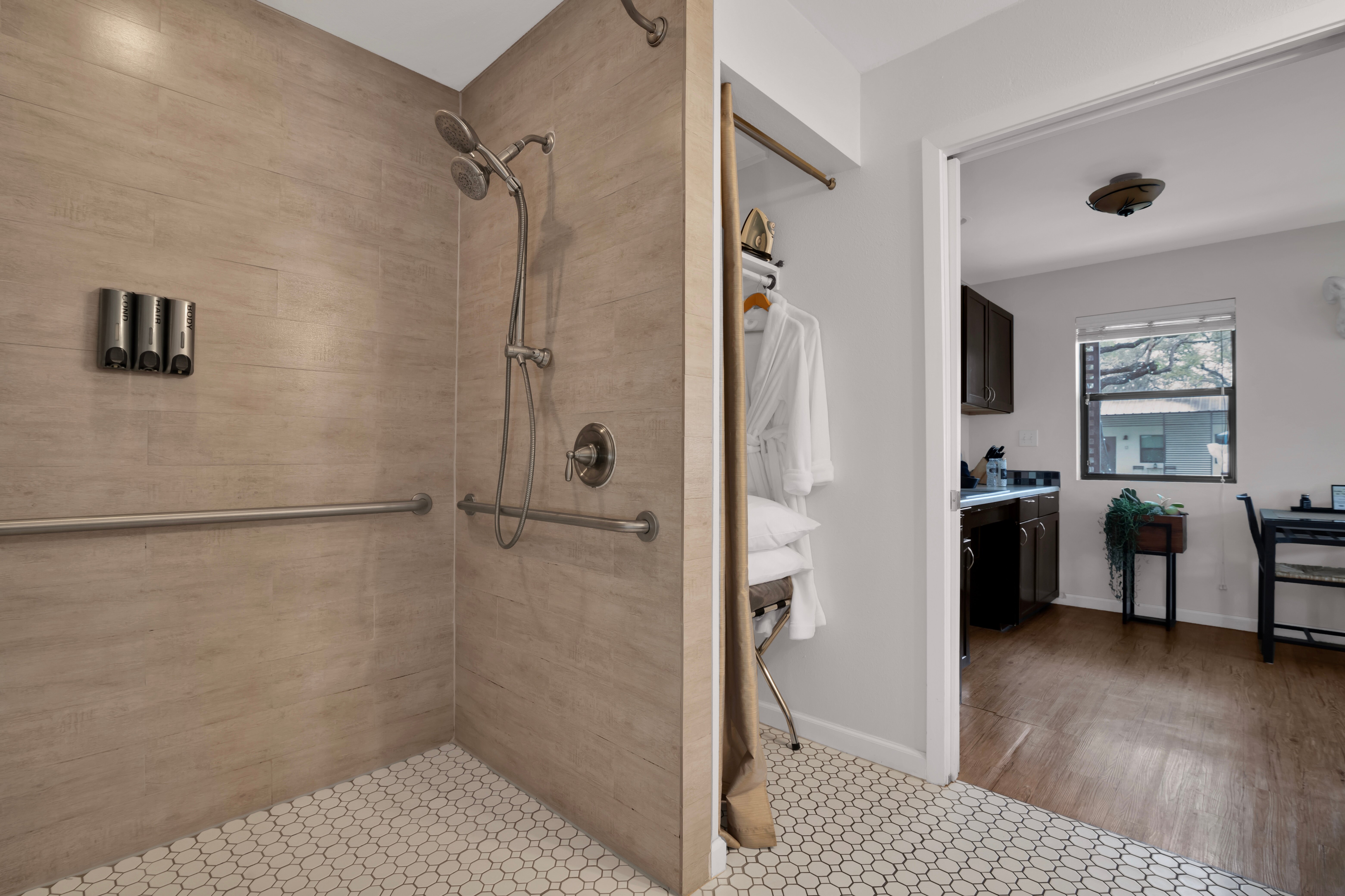 Hotel Flora And Fauna-浴室