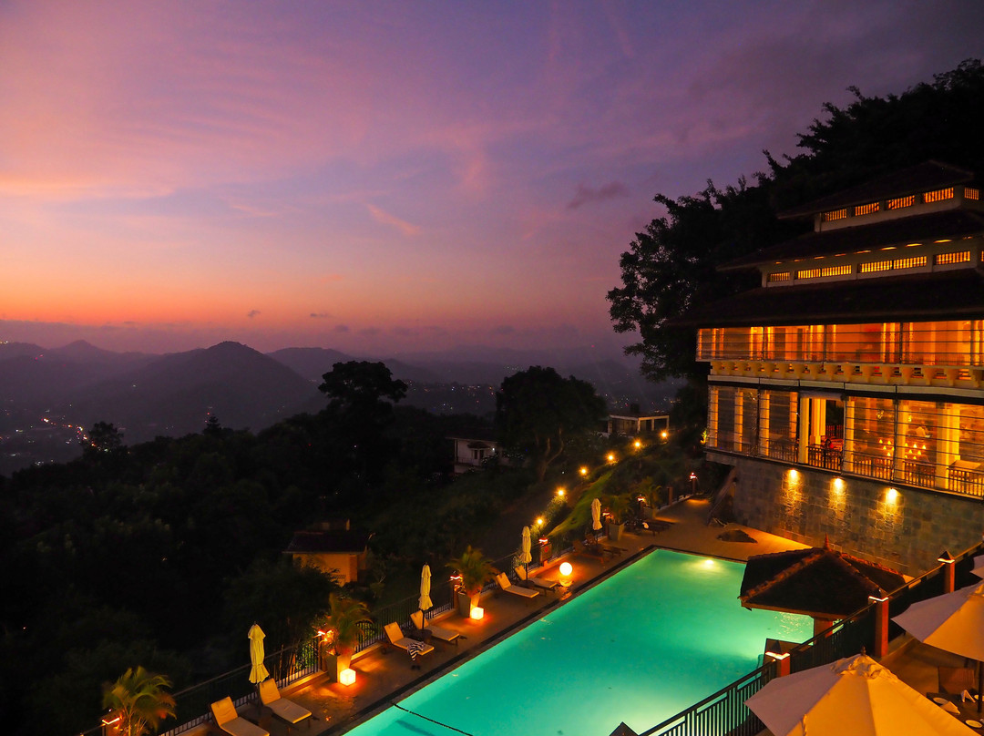 阿玛亚山酒店主图