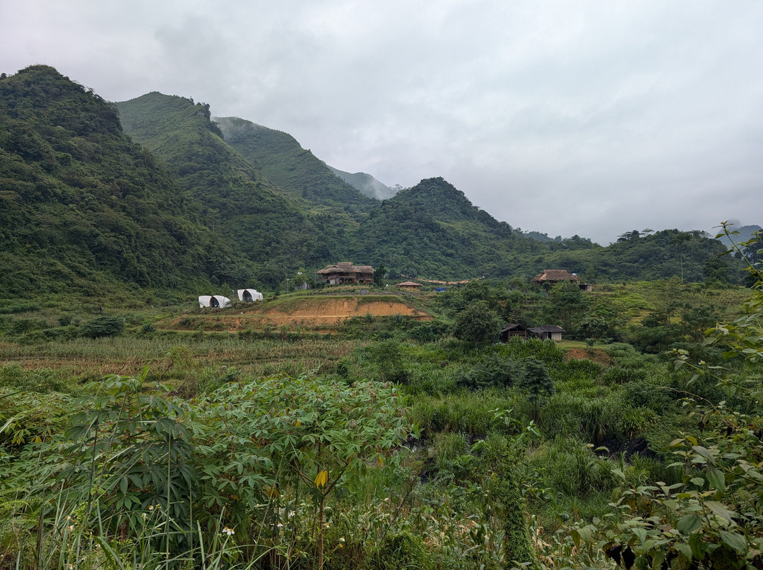 Tớ Dày Du Già Village主图