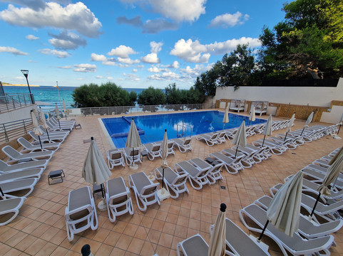 纳弗拉娜酒店主图