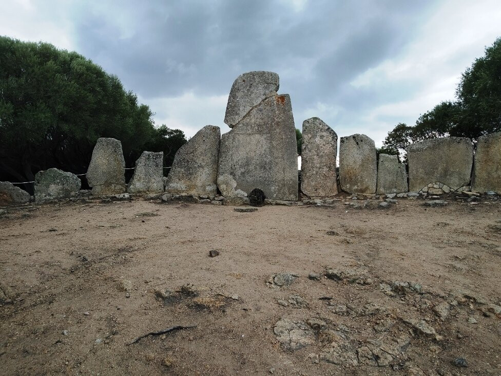 Tomba dei Giganti di Li Lolghi-Arzachena必去景点