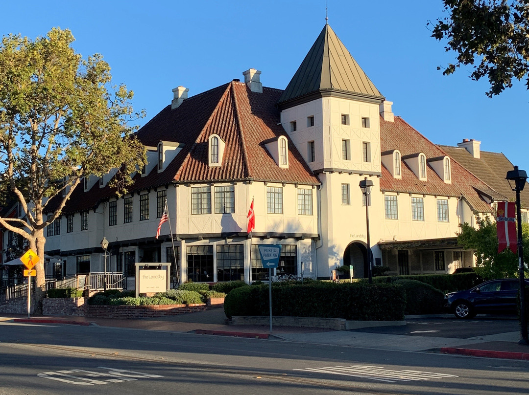 蓝丝拜酒店主图