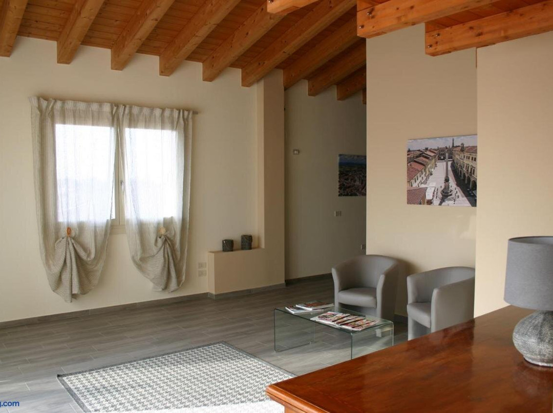 Via Venezia Accomodating Solutions主图