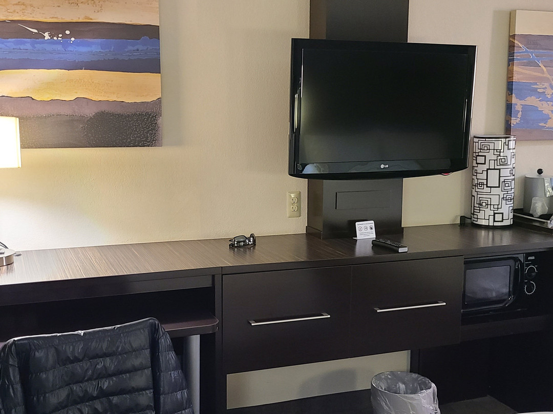 Holiday Inn Express & Suites Meadowlands Area By IHG主图