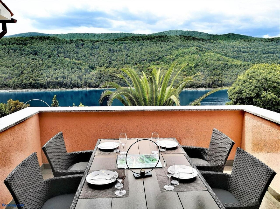Apartments Alenka by the Sea