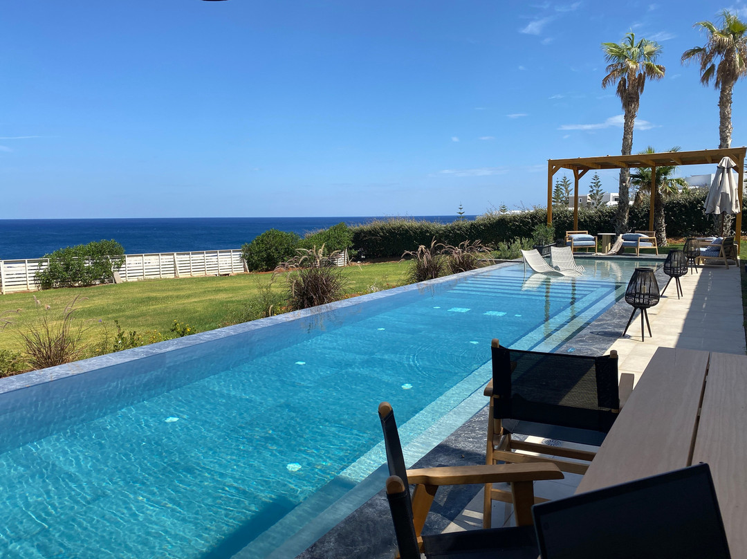 The Royal Blue Resort主图