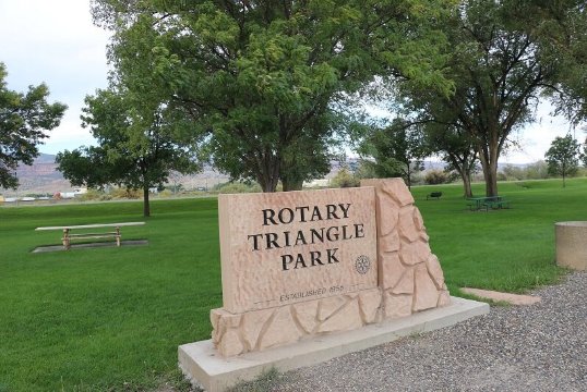 Balanced Rock Inn-官方