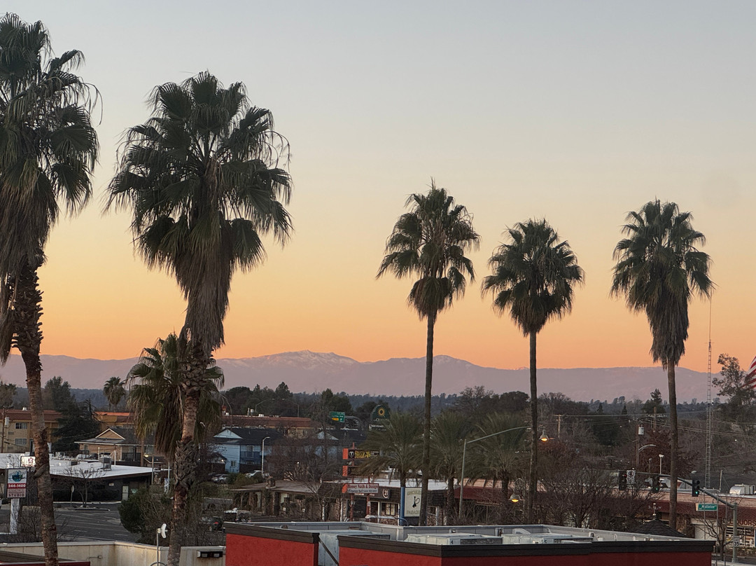 雷丁牛津套房酒店主图
