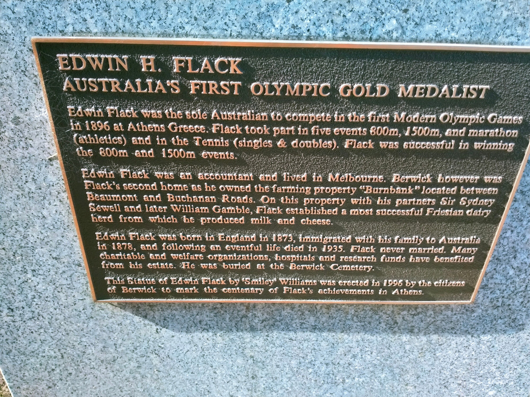 Berwick War Memorial and Plantation