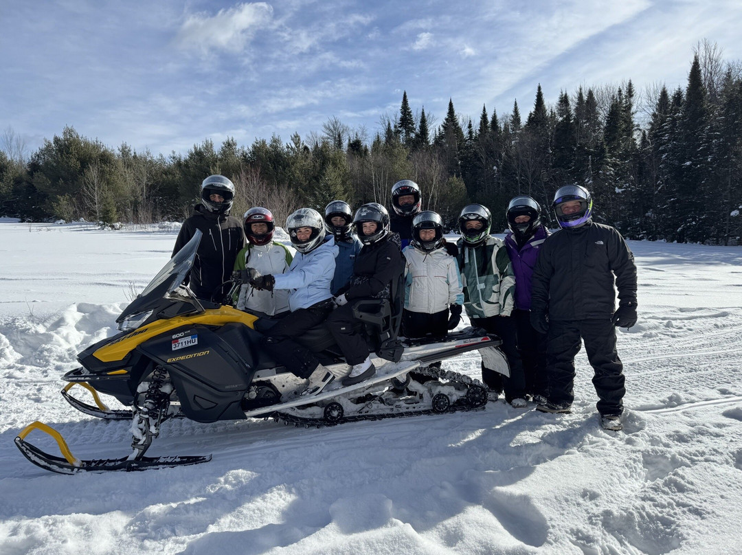 Farmhouse Snowmobiling and UTVs-普莱西德湖必去景点