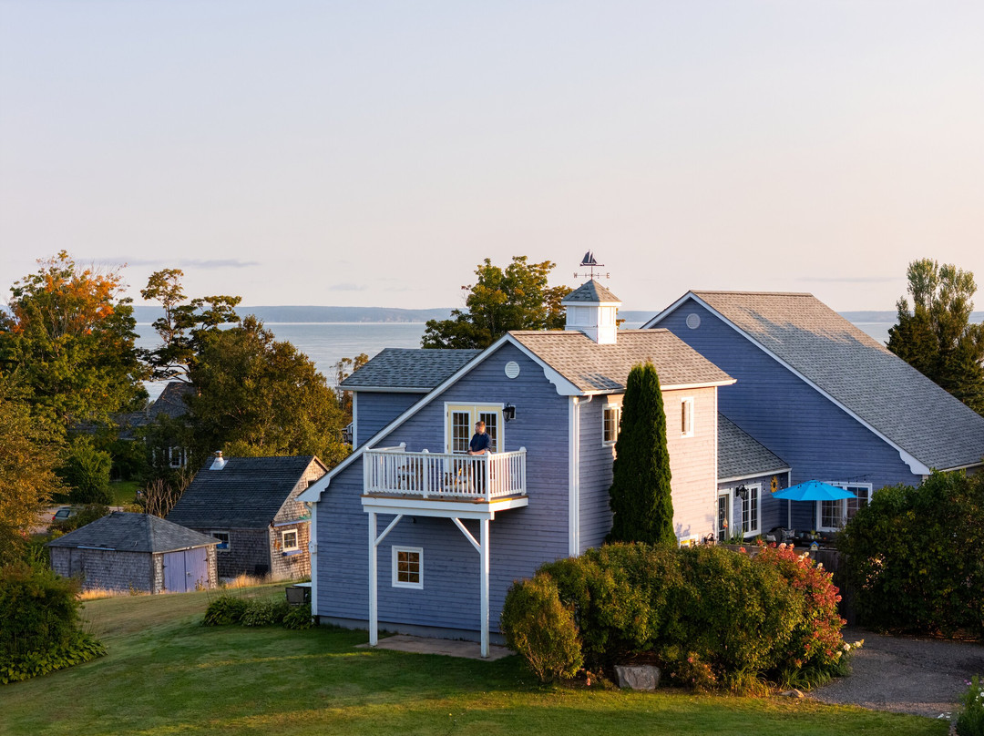 Tides Inn Hall's Harbour主图