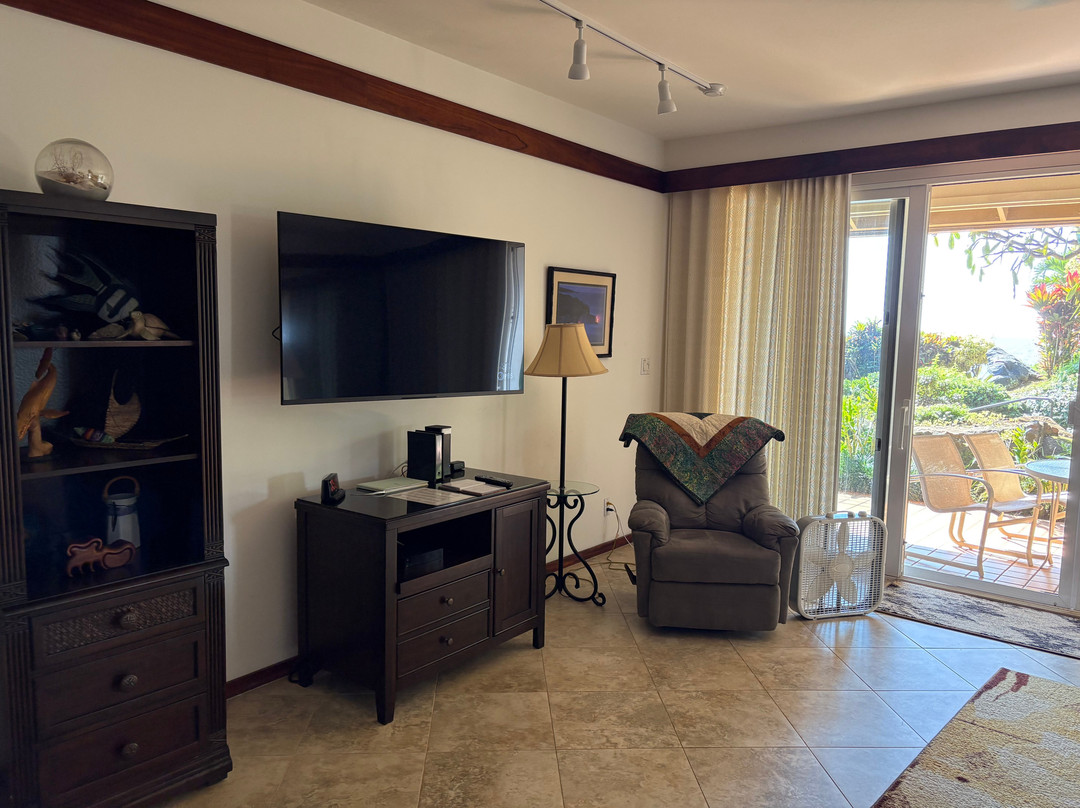 Whalers Cove Oceanfront Resort主图