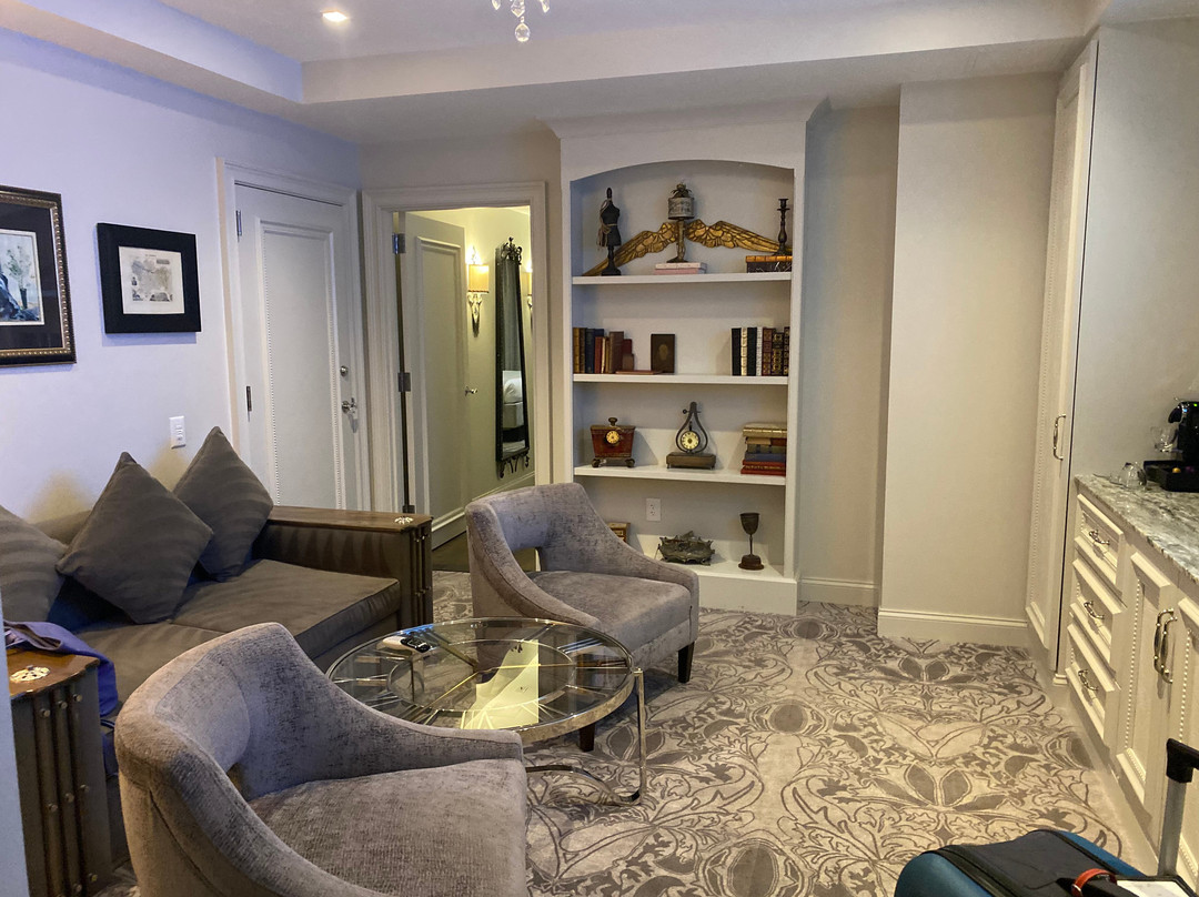 The Ivey's Hotel主图