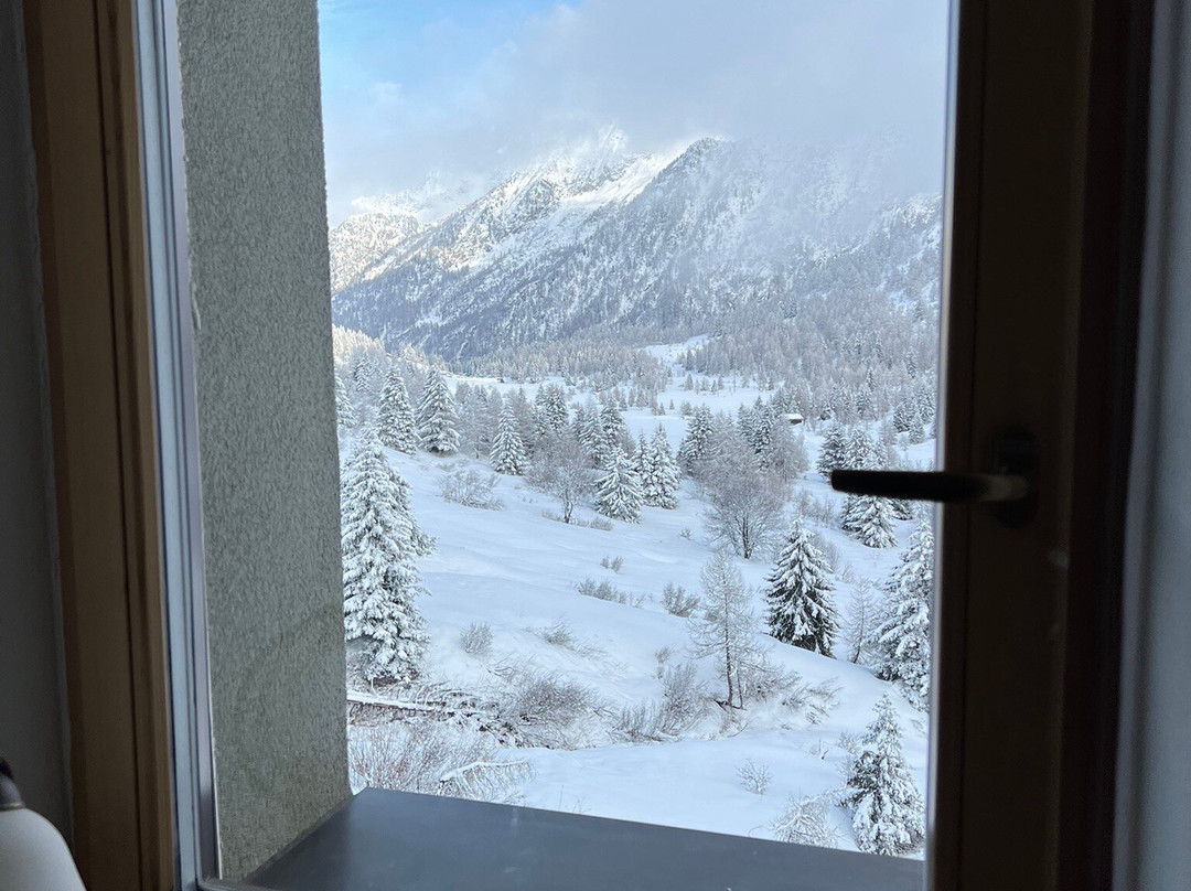 阿达梅洛酒店主图