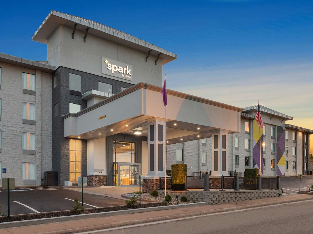 Walnut Shade酒店住宿-巴灵顿套房酒店