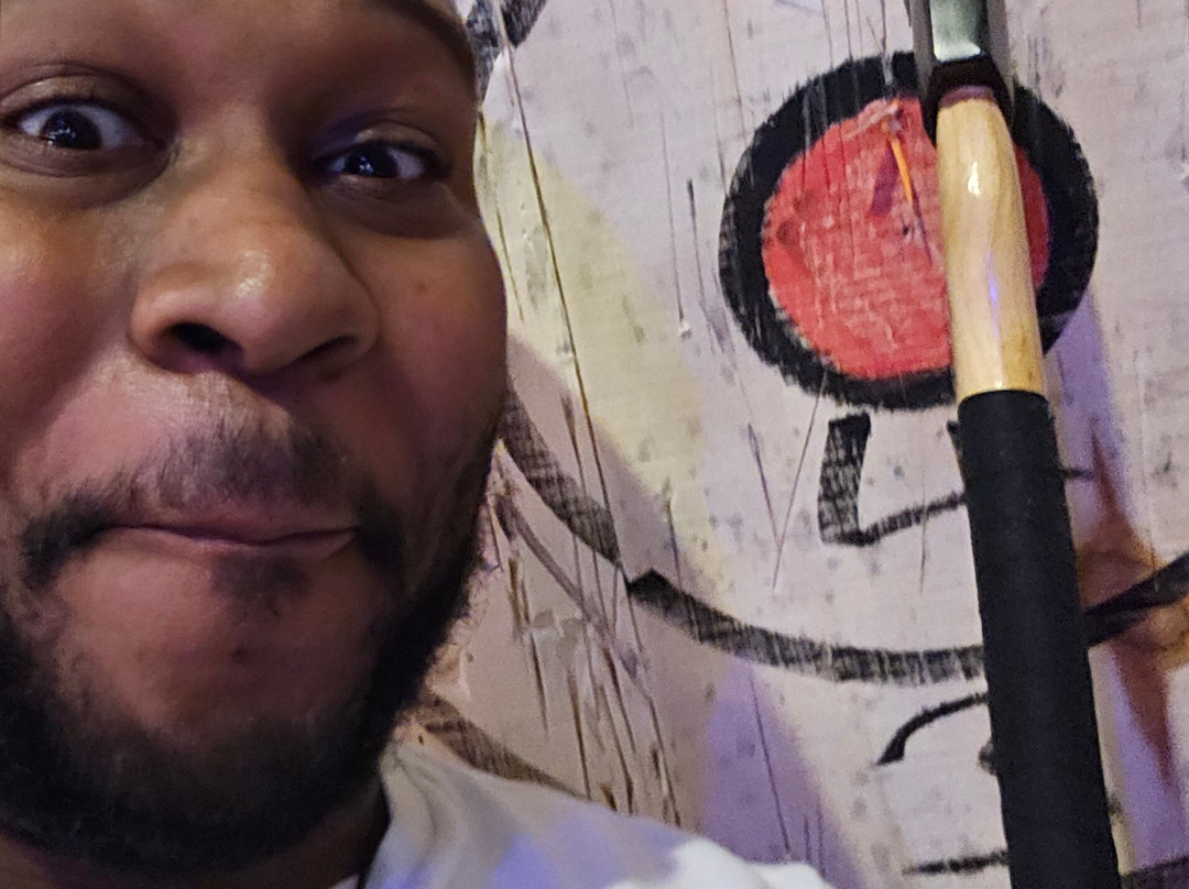 Bury the Hatchet Brooklyn - Axe Throwing-布鲁克林必去景点