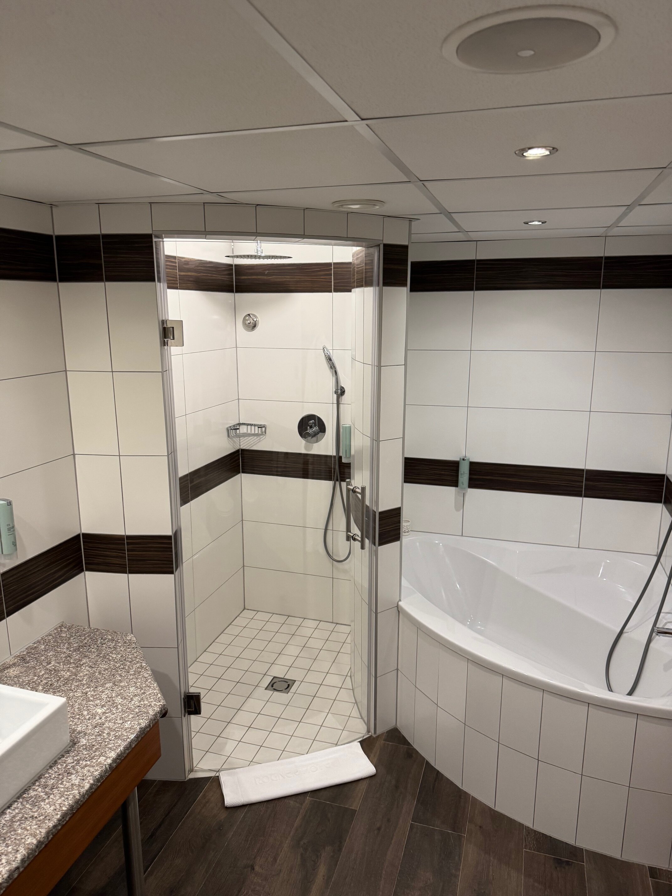 Rogner Hotel Tirana-浴室