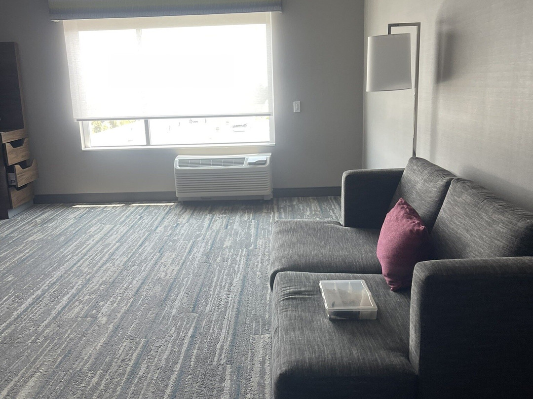 Hampton Inn & Suites San Bernardino主图