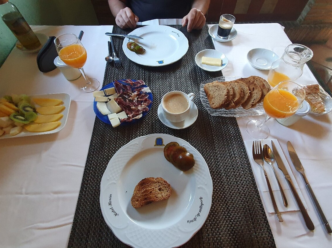 阿尔尼斯酒窖酒店主图